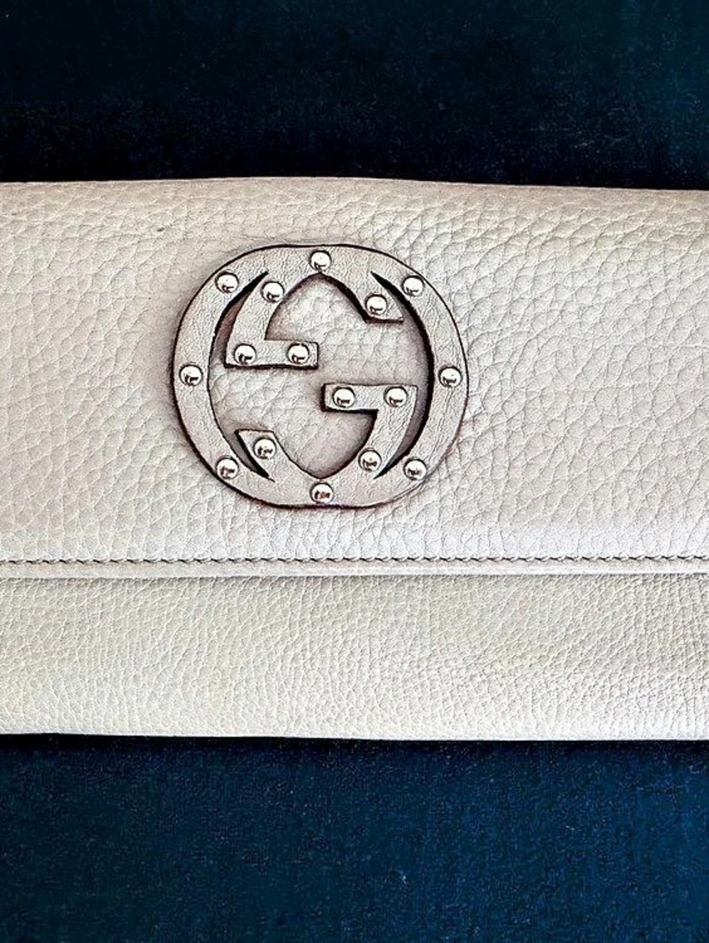 Gucci Studded Interlocking G Pebbled Leather Continental Wallet (pale green)